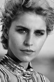 Caro Daur dans le rôle de Nora
