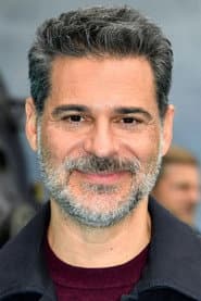 Rick Kavanian في دور König Bussi von Bayern/Feldmarschall (voice)