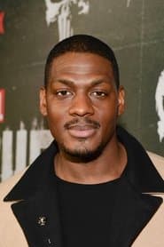 Jason R. Moore dans le rôle de Curtis Hoyle