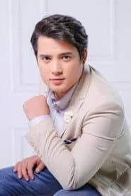 Geoff Eigenmann في دور Dennis