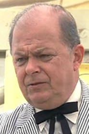 Scott Beach في دور Mayor Grundy
