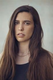 Valentine Catzéflis في دور Clémence Martineau