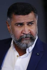 Adithya Menon dans le rôle de Aadhi