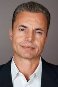 Matt Borlenghi dans le rôle de Middle-Aged Man
