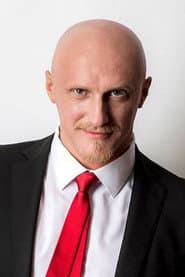 Олег Волощенко في دور Gard