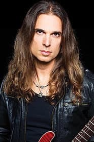 Kiko Loureiro في دور Guitarrista