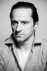 Claudiu Bleonţ dans le rôle de Sorin
