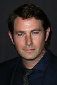 ديريك سيسيل في دور Garret Rankin