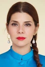 ماريسا تومي في دور Caroline