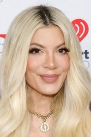 Tori Spelling dans le rôle de Alex Golski