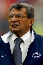 Joe Paterno dans le rôle de Self