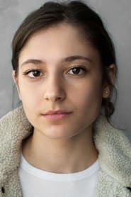 Elisha Applebaum dans le rôle de Malika