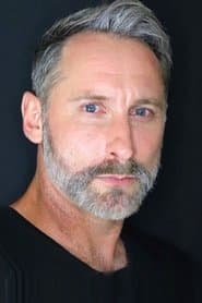 Edwin Wright dans le rôle de Greg Gilpin