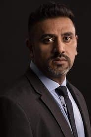 Hiten Patel dans le rôle de Navy Sailor
