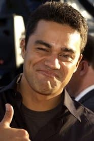 Chris Taloa في دور Quinn