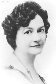 Lucille La Verne في دور Mrs. Dacklehorst