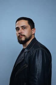 Rafael Peppe as João