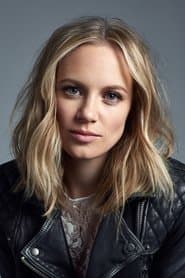Danielle Savre في دور Laura Porter