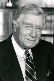 George Gaynes dans le rôle de Commandant Lassard