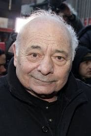 Burt Young في دور Vincent Domenici
