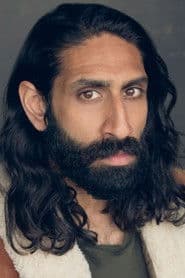 Amar Chadha-Patel dans le rôle de Stretch