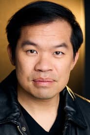 Albert Lew dans le rôle de Dancing Guy