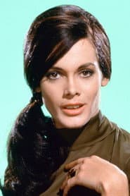 Martine Beswick في دور Paula Caplan
