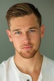 Taylor John Smith dans le rôle de Nick