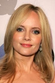 Marley Shelton في دور Dr. Kerry Atkins