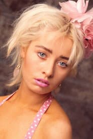 Wendy James dans le rôle de Self - Interview & Performance (Transvision Vamp)