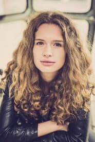 Marlene Tanczik as Elena Toma (jung)