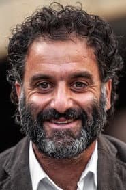 Daniele Monachella dans le rôle de Brother Gilbert