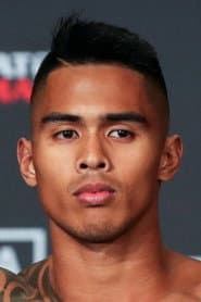 Kai Kamaka III dans le rôle de Self