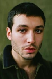 Ezra Miller dans le rôle de Young Dalí