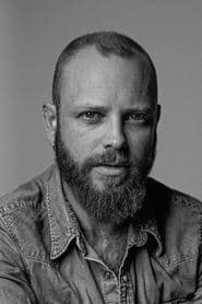 Martin Furulund dans le rôle de Larsen