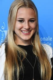 Priscila Bittencourt في دور Irene