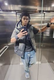 Chukwudimma Azikiwe dans le rôle de Police Radio (voice)