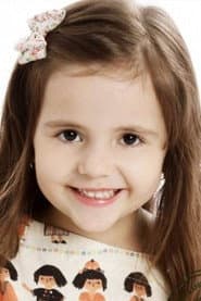 Duda Batista في دور Malu (3 à 5 anos)