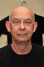 Doug Bradley dans le rôle de Pinhead
