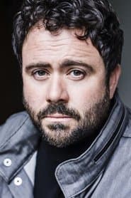 Celyn Jones dans le rôle de Sherman Quincy