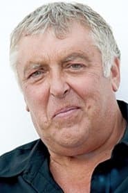 Maurizio Mattioli في دور Restaurant Owner