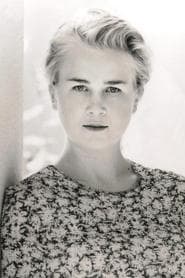Penelope Sudrow dans le rôle de Kelly (segment "A Night on the Town")