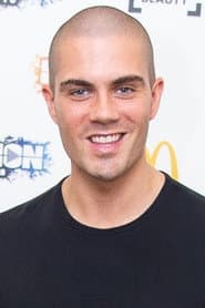 Max George dans le rôle de Self