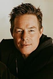 Sebastian Spence dans le rôle de Cowboy