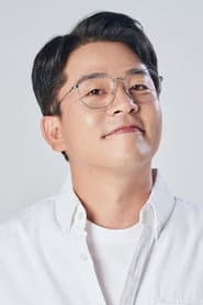 Kim Joon-ho as Restaurant Worker