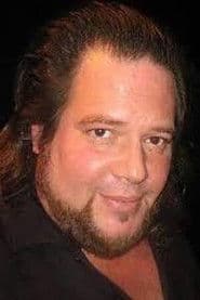 Joshua Lou Friedman dans le rôle de Woody Carter