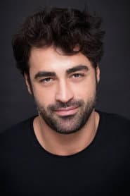 Sarp Levendoğlu dans le rôle de Sefer