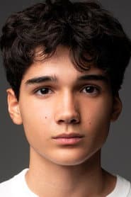 Hugo Fuertes dans le rôle de Younger Brother