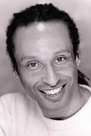 Stewart Avon-Arnold dans le rôle de Dancer