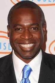 Phill Lewis dans le rôle de Tee Vee